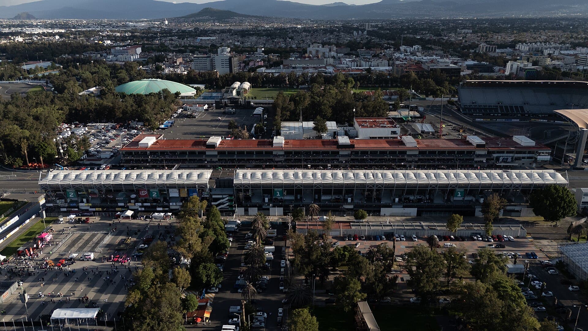 Luftfoto af racerbanen Autódromo Hermanos Rodríguez i Mexico City
