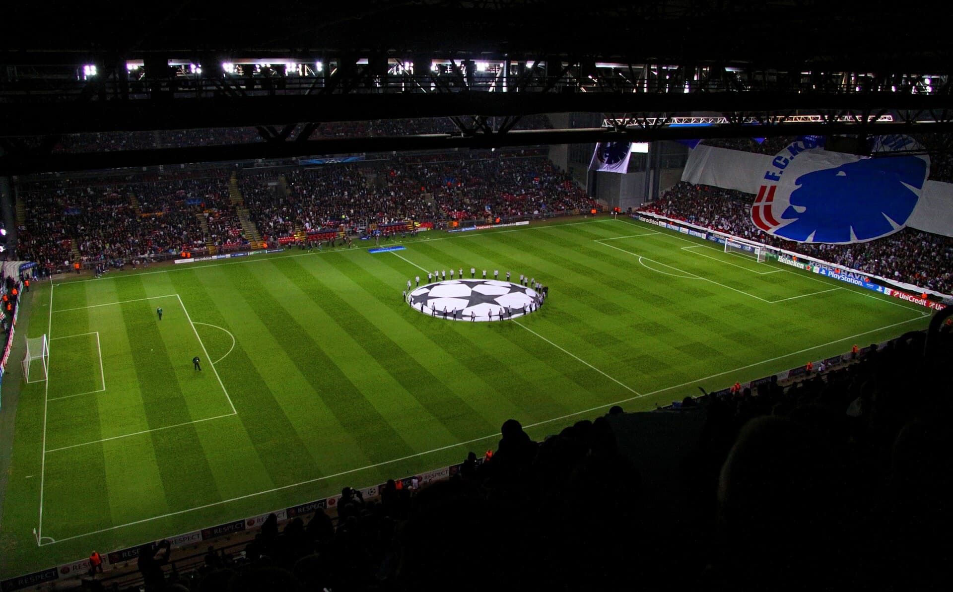 Parken om aftenen under Champions League-kampen FC København–Juventus, 17. september 2013