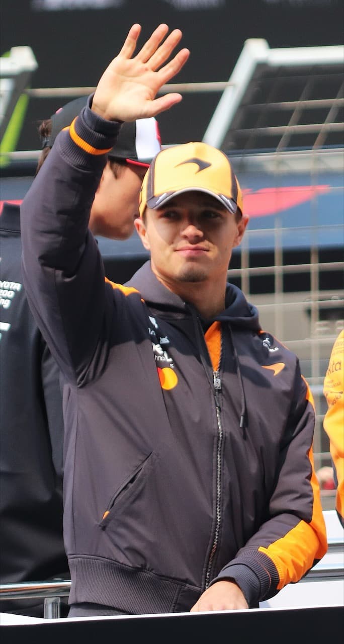 Lando Norris. Lando Norris under kørerparaden ved Kinas Grand Prix, Shanghai, 15. marts 2026 (beskåret)