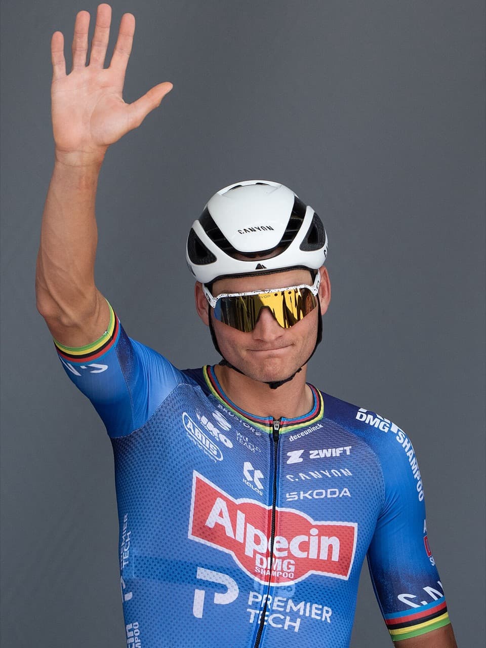 Mathieu van der Poel. Van der Poel på podiet ved præsentationsceremonien til 5. etape af Tour de France 2026, 8. juli 2026