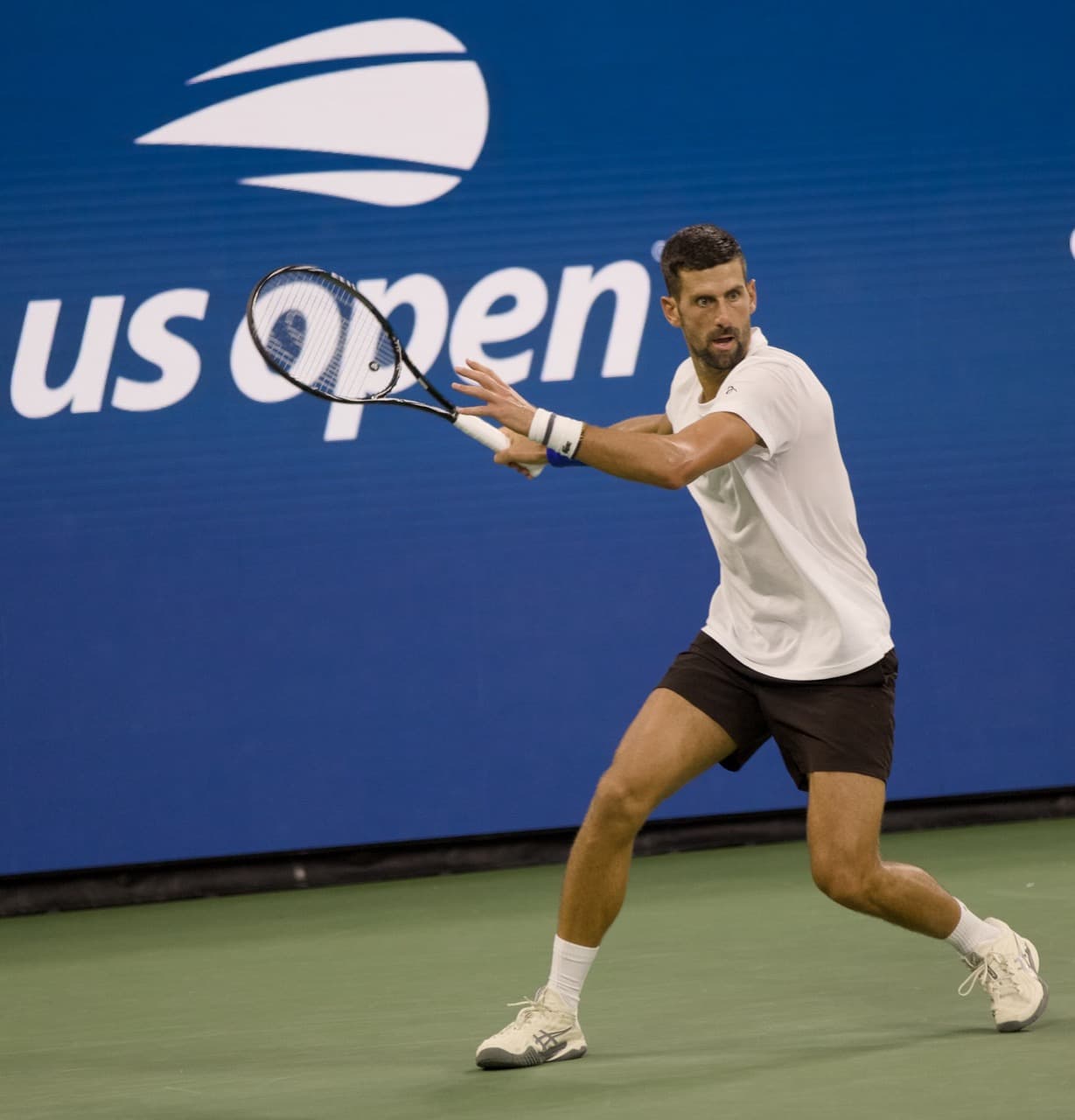 Novak Djokovic. Novak Djokovic på Arthur Ashe Stadium under US Open, New York, 27. august 2026 (beskåret)